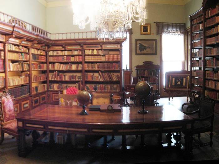 مكتبة قصر دولمة بهجة
