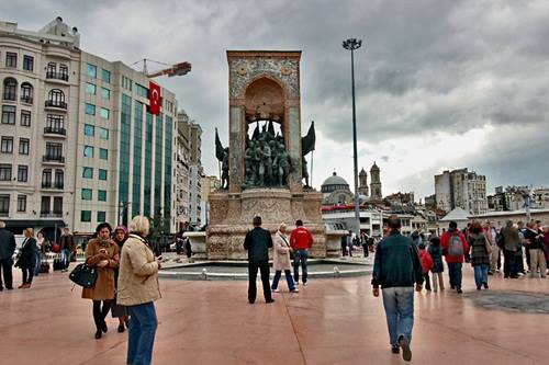النصب التذكاري في ميدان تقسيم